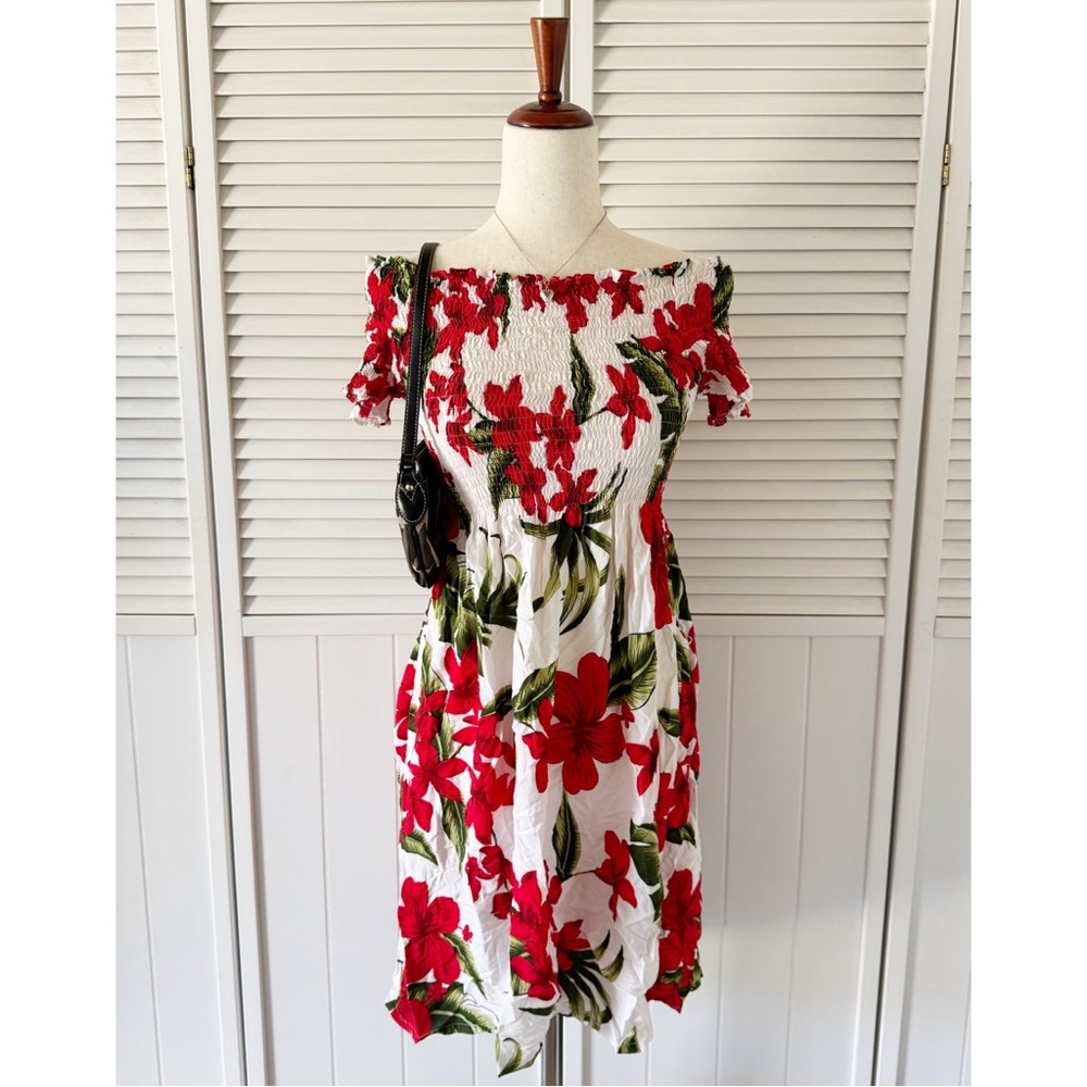 Hawaiian Red and White Shirred Short Sleeve Summer Dress